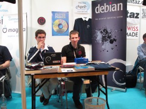 The Debian Booth (Tanguy on the left, Rapha l on the right)
